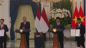 Presiden Prabowo Subianto menyatakan bahwa kini saatnya bagi Indonesia dan Vietnam untuk meningkatkan hubungan bilateral ke tingkat yang lebih tinggi.