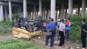 Sebuah truk engkel dengan nomor polisi B 9414 VQ mengalami kecelakaan serius di ruas Tol Cibitung-Cilincing, Kabupaten Bekasi, Selasa, 11 Maret 2025.