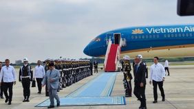 Presiden RI Prabowo Subianto melepas kepulangan Sekretaris Jenderal Partai Komunis Vietnam (PKV), To Lam, di Pangkalan TNI AU Halim Perdanakusuma, Jakarta, pada Selasa, setelah menyelesaikan kunjungan kenegaraan di Indonesia.