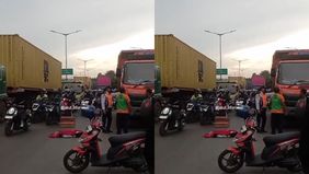 Korban tutup usia di tempat kejadian.Belum diketahui kronologis kejadian tersebut. Saat ini sedang dalam penanganan petugas Satlantas Sub Laka Kota Jakarta Utara.