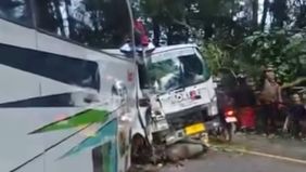 Terjadi Tabrakan Di Jalan Raya Cianjur-Cipanas Tepatnya Di Desa Cibeureum Pada Sabtu (15/3/2025) Pagi.