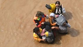 BPBD DKI Jakarta menginformasikan bahwa banjir di beberapa wilayah Jakarta Selatan, Timur, dan Barat semakin meluas, mengakibatkan 34 rukun tetangga (RT) terendam.