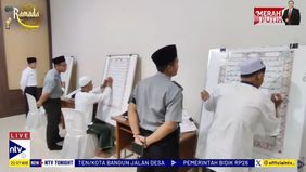 Narapidana Menulis Al-Qur'an Raksasa Secara Bertahap Sejak Awal Bulan Ramadan. 