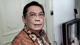 Ketua Komisi I DPR RI, Utut Adianto, sambangi Istana dan enggan memberikan keterangan lebih lanjut terkait pertemuannya dengan Presiden Prabowo Subianto.