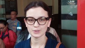 Kimberly mengajukan syarat jika memang Edward Akbar minta damai terkait laporannya di Polres Jaksel soal kasus penggelapan mobil.