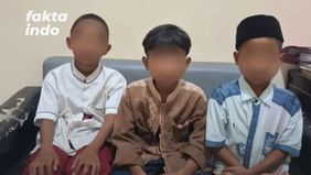  Kasus pencurian sepeda motor yang melibatkan tiga anak sekolah dasar (SD) di Gresik, Jawa Timur, baru-baru ini menggemparkan masyarakat Indonesia. Kejadian ini langsung menjadi viral di berbagai platform media sosial, memicu beragam reaksi dan komen