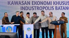  Pemerintah terus berupaya mendorong pertumbuhan ekonomi nasional melalui pengembangan kawasan industri dan pembangunan infrastruktur.