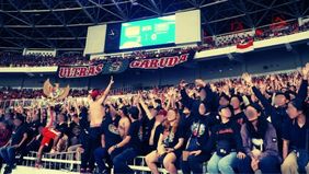 Suporter fanatik Timnas Indonesia, Ultras Garuda, memberikan pernyataan tegas untuk tetap memberikan dukungan penuh kepada Tim Garuda, meskipun baru saja mengalami kekalahan telak dari Australia dengan skor 1-5