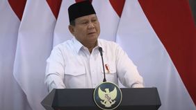 Presiden Republik Indonesia, Prabowo Subianto, didampingi Wakil Presiden Gibran Rakabuming Raka, memimpin Sidang Kabinet Paripurna di Kantor Presiden, Istana Kepresidenan RI, Jakarta, Jumat, 21 Maret 2025.