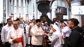 Presiden Prabowo Subianto melayat mendiang Uskup Emeritus Keuskupan Agung Kupang Monsinyur (Mgr) Petrus Turang di Katedral Jakarta, pada Jumat, 4 April 2025. Kepala Negara tiba di Katedral pada pukul 15.38 WIB.