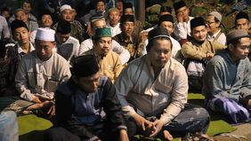 Dalam Islam, berpuasa di bulan Ramadhan adalah kewajiban bagi setiap Muslim yang telah memenuhi syarat. 