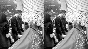 Aktor senior Ray Sahetapy telah berpulang, meninggalkan kesedihan bagi keluarga dan para penggemarnya. Prosesi penghormatan terakhir akan berlangsung di Masjid Istiqlal pada Jumat, 4 April 2025, sebelum jenazahnya dimakamkan di TPU Tanah Kusir.
