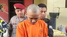 Aparat Kepolisian Resor Cianjur, Jawa Barat, berhasil menangkap seorang pria bernama Iqbal Gandi Siregar yang berusia 21 tahun. Ia diamankan di sebuah rumah kontrakan yang terletak di Jalan Raya Sukabumi-Cianjur pada hari Kamis. 