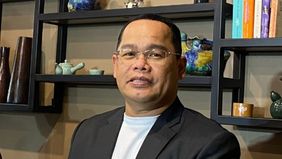 Kuasa hukum Ridwan Kamil meminta Lisa Mariana segera akhiri soal cerita bohong yang dibuatnya di sosial media.