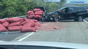Terjadi kecelakaan melibatkan dua mobil di ruas Tol Jagorawi arah Cibubur KM 12. Lalu lintas di sekitar terpantau padat. Petugas menuju ke lokasi untuk penanganan. Rabu siang (9/4/25) sekitar pukul 13.45 WIB.
