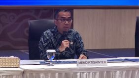 Pemerintah melalui Kementerian Pendidikan Tinggi, Sains, dan Teknologi (Kemdiktisaintek) menegaskan bahwa dosen aparatur sipil negara (ASN) di bawah naungannya akan menerima tunjangan kinerja (tukin). 