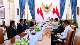 Presiden Prabowo Subianto menerima pimpinan Komisi V DPR RI di Istana Merdeka, Jakarta, pada Kamis, 17 April 2025.