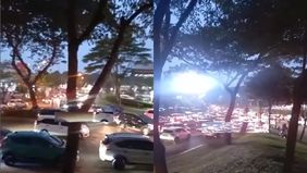 Warga yang hendak melintasi kawasan Bintaro, khususnya di sekitar gerbang tol Pondok Ranji, disarankan untuk mencari jalur alternatif selama perayaan Hari Paskah.