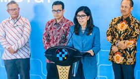 Guna menjamin kualitas layanan selama masa transisi, Meutya Hafid menegaskan bahwa tidak boleh ada gangguan atau penurunan mutu layanan bagi pelanggan. 