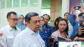 Ia menyarankan masyarakat yang dirugikan melakukan gugatan class action.