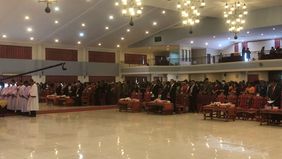 Pesta Bona Taon Hasadaan Tampubolon & Boruna Se-Jabodetabek 2025 berlangsung di Gedung Mulia & Raja, Kebon Nanas, Jakarta Timur. Acara dimulai dengan ibadah, ucapan syukur dan dilanjutkan dengan Pesta Bona Taon.