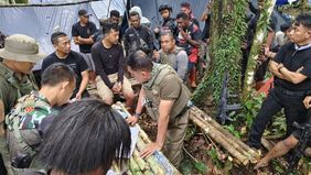 Mereka antara lain Kapolda Papua Barat, Komandan Pasukan Pelopor Korps Brimob Polri, dan Karobinops Stamaops Polri