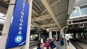 PT KAI Daop 1 Jakarta mengumumkan bahwa 39 Kereta Api Jarak Jauh dari Stasiun Gambir dan Pasar Senen akan berhenti di Stasiun Jatinegara pada Kamis, 1 Mei 2025.