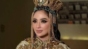 Penampilan pedangdut Dewi Perssik dalam acara TikTok Live Indonesia beberapa hari lalu menjadi perbincangan hangat di jagat maya.