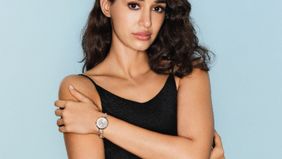 Estetika minimalis dan sensual ikonik dari jam tangan Calvin Klein dihadirkan kembali dalam koleksi terbaru Twisted Bezel. Dengan desain yang penuh perhatian terhadap setiap detail, jam tangan ini menonjolkan lekukan anggun yang memperkuat sisi femin