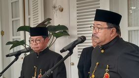 Gubernur DKI Jakarta Pramono Anung melakukan pemutihan ijazah tahap kedua dan membagikannya kepada 317 siswa di momen Hari Pendidikan Nasional (Hardiknas), Jumat, 2 Mei 2025.
