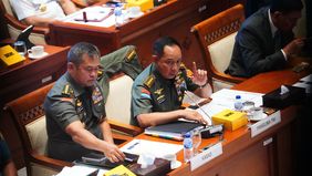 Komisi I DPR RI meminta rapat kerja dengan Panglima TNI Jenderal Agus Suhartono beserta Kepala Staf Angkatan Darat, Laut, dan Udara pada Senin, 26 Mei 2025 digelar tertutup.