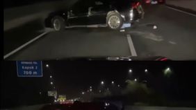 Sebuah insiden diduga tabrak lari terjadi di Tol Bandara arah Pluit menjadi perhatian di media sosial.

