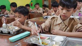 Badan Gizi Nasional (BGN) buka suara mengeni dugaan keracunan pangan dalam Program Makanan Bergizi (MBG) yang menimpa sejumlah siswa di wilayah Bandung dan Tasikmalaya. 