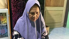 Asma Tanjung telah mengabdikan hidup sebagai pedagang sate di pasar baru Panyabungan sejak 1970. Sebagai seorang muslim, Asma Tanjung tentu ingin menunaikan ibadah haji yang merupakan rukun Islam kelima. Ia punya keinginan kuat untuk mengunjungi Ka'b