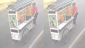 Insiden tabrak lari terekam kamera CCTV dan menghebohkan media sosial. Kejadian ini melibatkan sebuah mobil yang menabrak gerobak pedagang tahu crispy hingga hancur, lalu melarikan diri tanpa menunjukkan itikad baik.