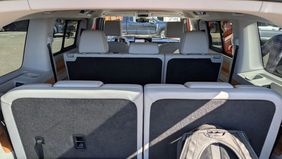 Volkswagen Memutuskan Membatasi Lebar Kursi Dengan Memasang Trim Tetap Tanpa Bantalan Guna Mengurangi Area Tempat Duduk. 
