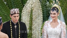 Luna Maya resmi dinikahi oleh Maxime Bouttier di Ubud, Bali pada 7 Mei 2025.