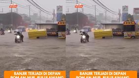 Banjir yang terjadi cukup tinggi sehingga menggenangi jalan utama, dan salah satu booth milik pedagang yang terletak di area tersebut terguling dan hampir terbawa arus air. Beruntung, tidak ada korban jiwa dalam kejadian ini, meskipun kerugian materi