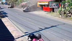 Kecelakaan lalu lintas yang melibatkan 3 unit kendaraan roda empat terjadi di ruas jalan Desa Barikin, Kecamatan Haruyan, Kabupaten Hulu Sungai Tengah Kalimantan Selatan pada Rabu (7/5) siang sekitar pukul 14.26 Wita.