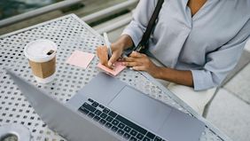 Membuat makalah yang baik dan benar membutuhkan ketelitian, kesabaran, dan pemahaman akan struktur penulisan ilmiah. Dengan mengikuti langkah-langkah di atas, Anda tidak hanya menghasilkan makalah yang rapi, tetapi juga berkualitas. 