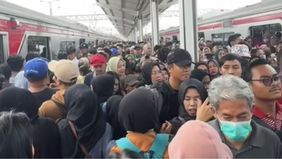 Suasana Stasiun Bogor mendadak ramai luar biasa pada Sabtu, 10 Mei 2025 sekitar pukul 11.57 WIB. Ribuan penumpang memadati peron dan area tunggu, menciptakan kepadatan yang tak biasa.