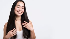 Menumbuhkan rambut memerlukan perawatan tubuh secara keseluruhan, termasuk pijatan kulit kepala, mengonsumsi makanan bergizi, menggunakan masker alami, dan menjalani gaya hidup yang sehat.