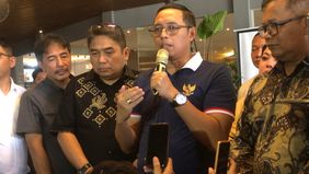 Kepala Kantor Kepresidenan / Presidential Communication Office (PCO), Hasan Nasbi, menanggapi penangkapan mahasiswa ITB yang diduga membuat meme Presiden Prabowo Subianto. Hasan menegaskan bahwa pemerintah tidak ingin menghukum ekspresi kritis anak m