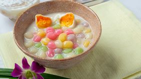 Kolang-kaling bukan sekadar pelengkap es campur atau kolak. Buah kenyal nan segar ini kaya akan serat, air, mineral, dan zat aktif yang memberikan banyak manfaat bagi kesehatan.