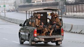 India dan Pakistan sepakat memberlakukan gencatan senjata setelah empat hari bentrok militer. 