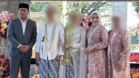 Ridwan Kamil tersorot kondangan bareng Atalia Praratya Usai isu perselingkuhannya mencuat ke publik.