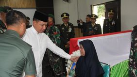 Suasana duka menyelimuti jajaran Tentara Nasional Indonesia (TNI) setelah terjadinya insiden ledakan tragis saat proses pemusnahan amunisi tidak layak pakai atau kedaluwarsa.
