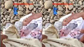 Seorang pria berbaju biru menemukan seorang bayi di aliran Sungai Ciliwung, kawasan Kedung Halang, Bogor Utara, pada Senin 12 Mei 2025.