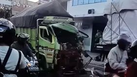 Sebuah truk menabrak truk lainnya di Simpang, Kedunghalang, Bogor pagi tadi