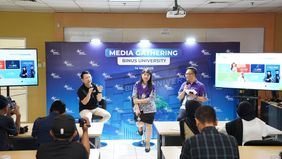 Dalam kesempatan ini, Rektor BINUS University, Dr. Nelly, S.Kom., M.M. menyampaikan
bahwa BINUS secara konsisten menjalankan transformasi pendidikan yang menyatu
dengan kebutuhan industri dan masyarakat. “Kami membekali mahasiswa dengan
pengalaman pr